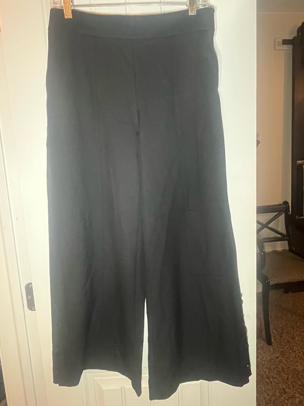 Chico’s Wide-Leg Black Woven Pull on Crops, Self Buttons at lower leg, size 2